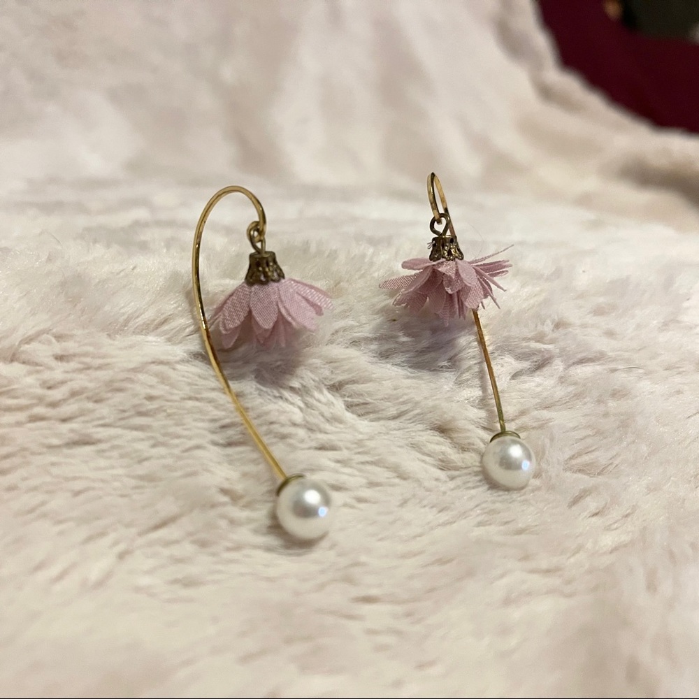 Pearl flower earrings